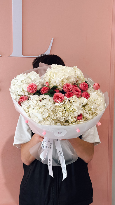 bouquet of hydrangeas and spray roses