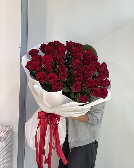 Классический букет из красных роз с доставкой по Астане