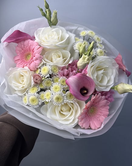 Бело-розовая нежность с каллами и герберами с доставкой по Астане