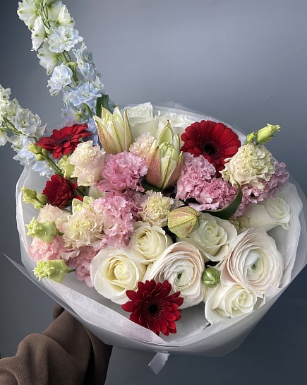 Яркий букет с дельфиниумом и герберами с доставкой по Астане