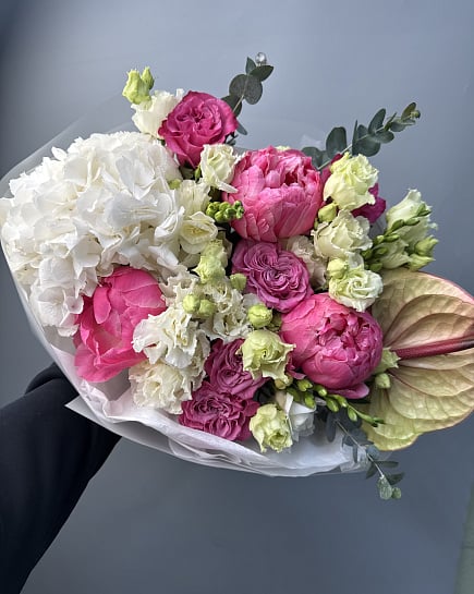 Розовое очарование с гортензией и антуриумом с доставкой по Астане