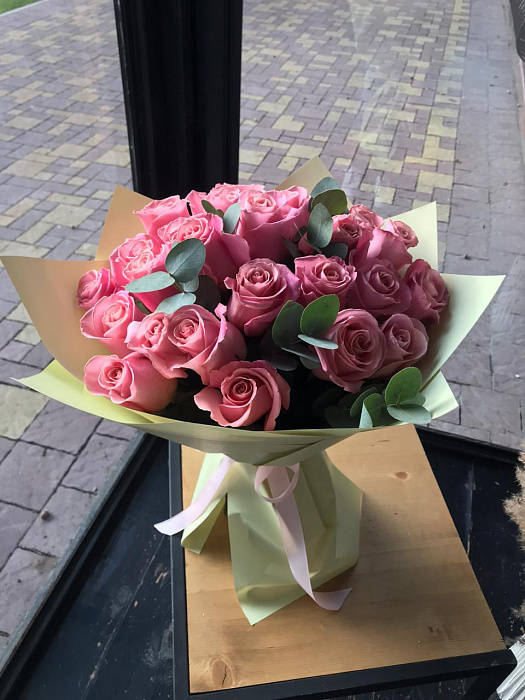 Pink roses 25 pcs Hermosa variety, with eucalyptus