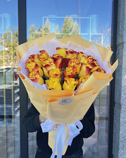 Bouquet of 25 Dutch roses flowers delivered to Shymkent