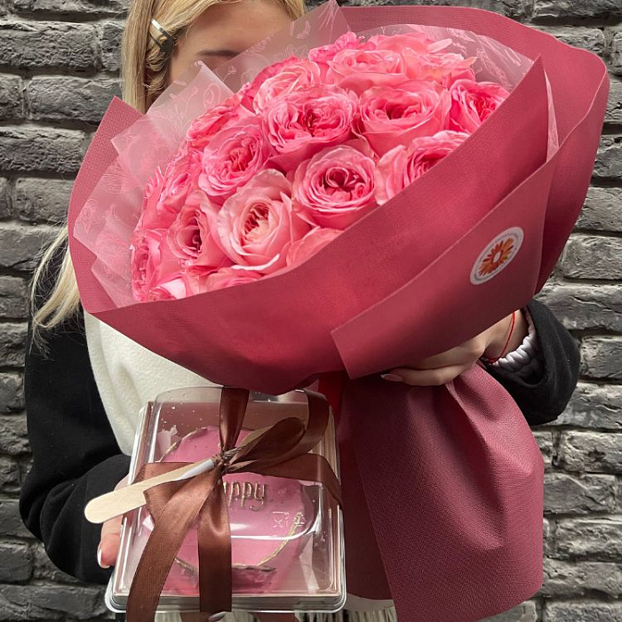 Bouquet of 25 peony roses + Bento cake