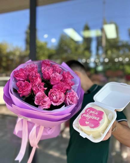 Bouquet of Combo (bouquet of 15 roses+bento) flowers delivered to Shymkent