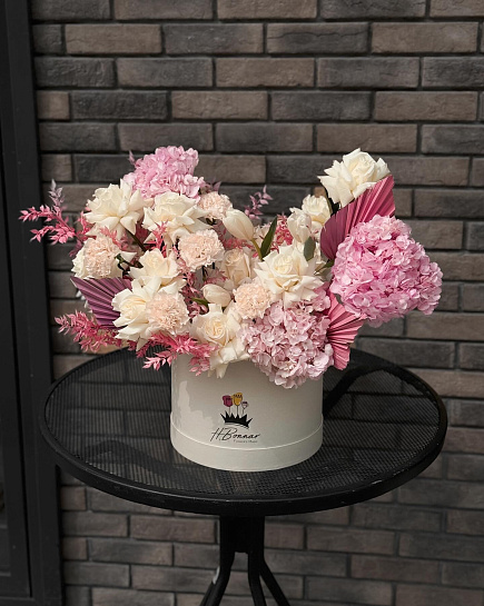 Bouquet of Luxurious Madlen box flowers delivered to Almaty