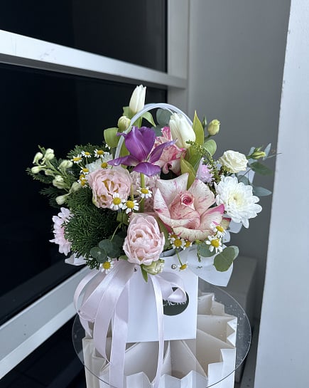 Весенний букет с пионовидной розой и тюльпанами с доставкой по Астане