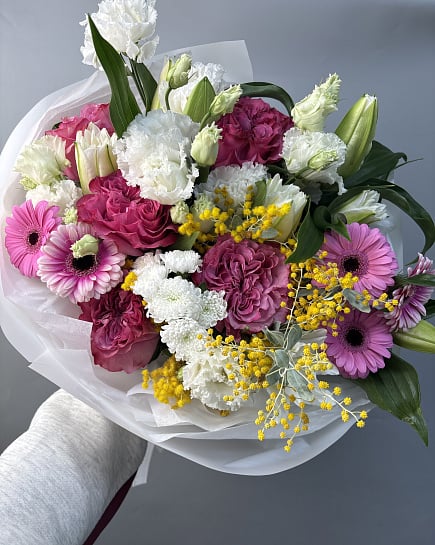 Весенний букет с герберами, розами и мимозой с доставкой по Астане