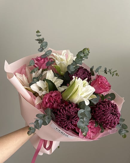 Яркий букет из роз, хризантем и калл с доставкой по Астане