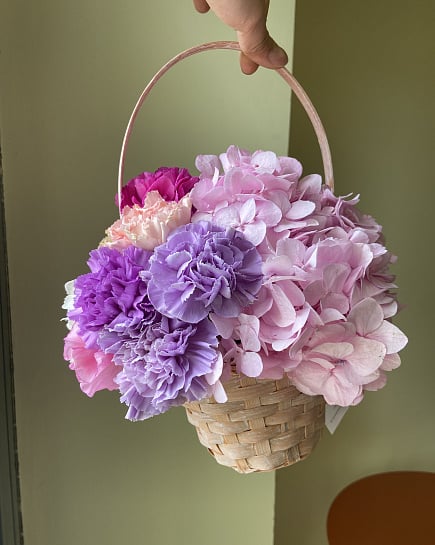 Сиреневое облако в корзине с доставкой по Астане