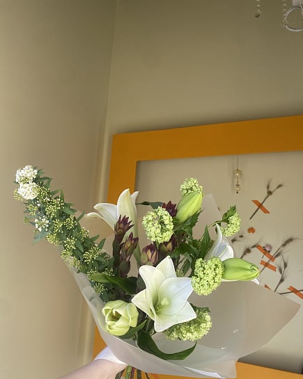 Белоснежная элегантность с лилиями с доставкой по Астане