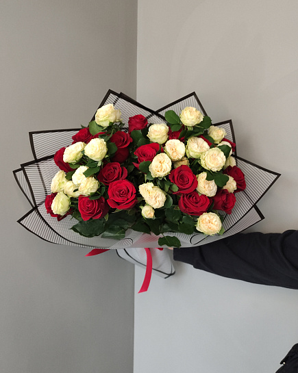 Bouquet of Roses (single-headed + bush) flowers delivered to Pavlodar