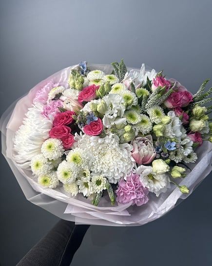Зефирное облако из хризантем и кустовых роз с доставкой по Астане