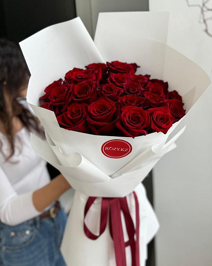 Bouquet of 25 red Dutch roses with delivery to Astana