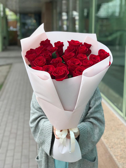 Mono-bouquet of 25 Dutch roses