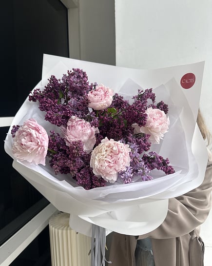 Весенний дуэт пионов и сирени с доставкой по Астане