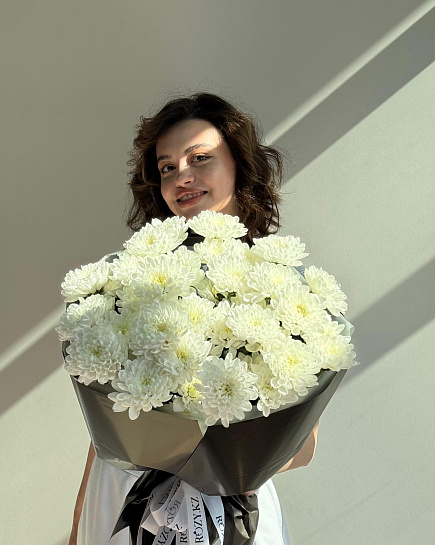 Bouquet of 7 chrysanthemums with delivery to Astana