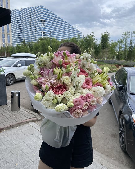 Розовое облако с пионовидными розами с доставкой по Астане