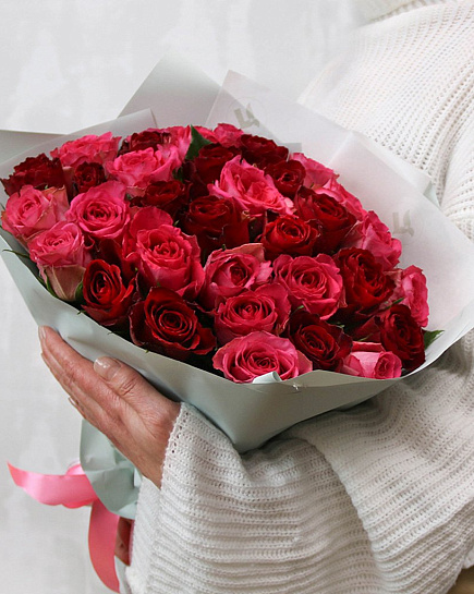 Букет из 35 красных и розовых роз микс 40 см с доставкой по Алматы