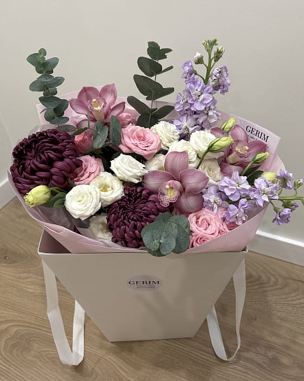 Букет с орхидеями и розами в нежных тонах с доставкой по Астане