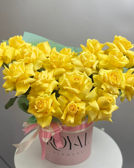 19 желтых роз в средней коробке с доставкой по Алматы