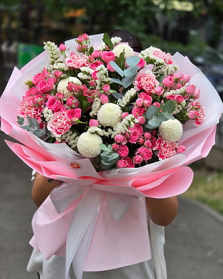 Розовое очарование с кустовыми розами with delivery to Almaty