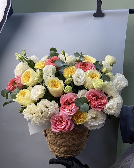 Нежный букет из пионовидных роз и эустомы с доставкой по Астане