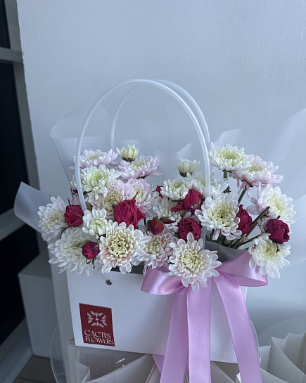 Цветочный комплимент в сумочке с доставкой по Астане