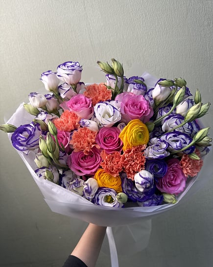 Яркий микс из роз, ранункулюсов и эустомы with delivery to Astana