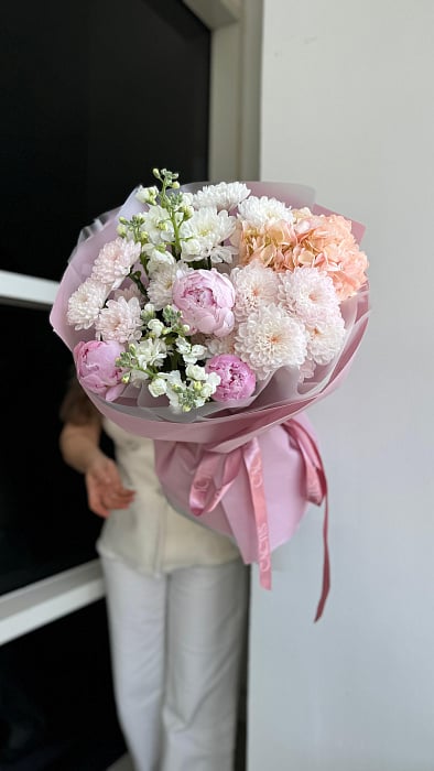 Нежный букет с пионами и экзотикой - купить в Astana с доставкой