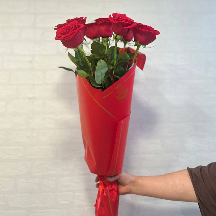 Bouquet of 9 tall red roses