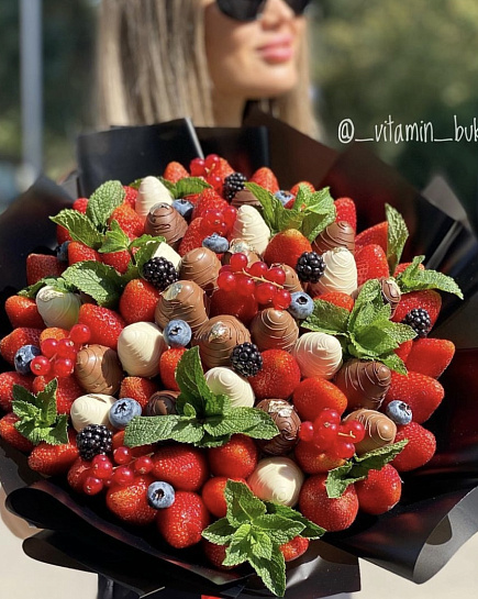 Bouquet of strawberries in chocolate with delivery to Astana