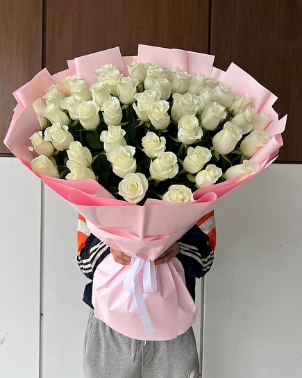 35 голландских белых роз 80 см  с доставкой по Астане