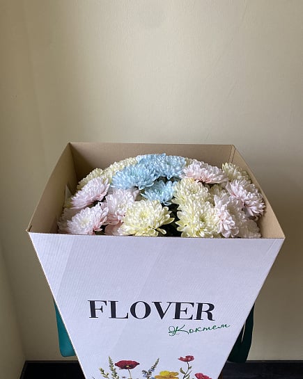 Яркий букет из хризантем и полевых цветов с доставкой по Астане