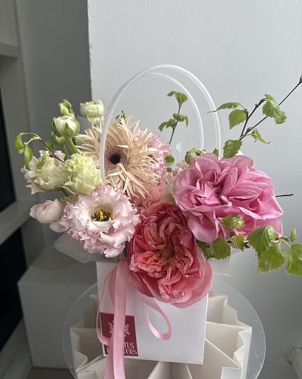 Романтичный микс с пионовидными розами с доставкой по Астане