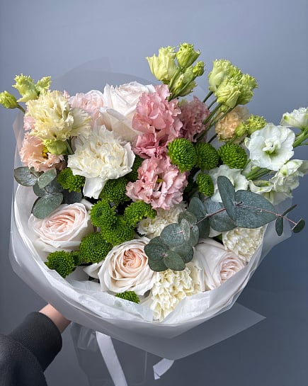 Пастельная гармония с эустомой и розами с доставкой по Астане