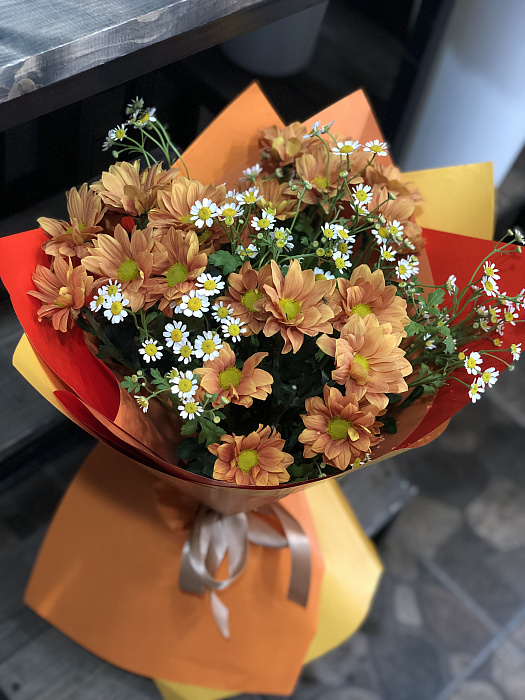 Bouquet of chrysanthemums and daisies