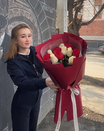 White-red roses with delivery to Taraz