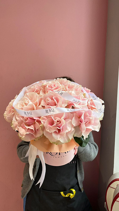 Arrangement in a medium box of roses