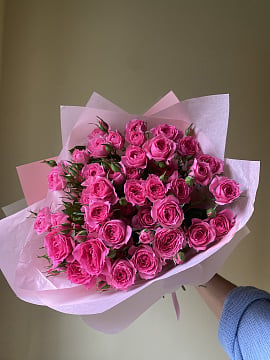 Розовое облако из кустовых роз