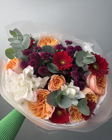 Яркий букет с пионовидными розами и герберами с доставкой по Астане