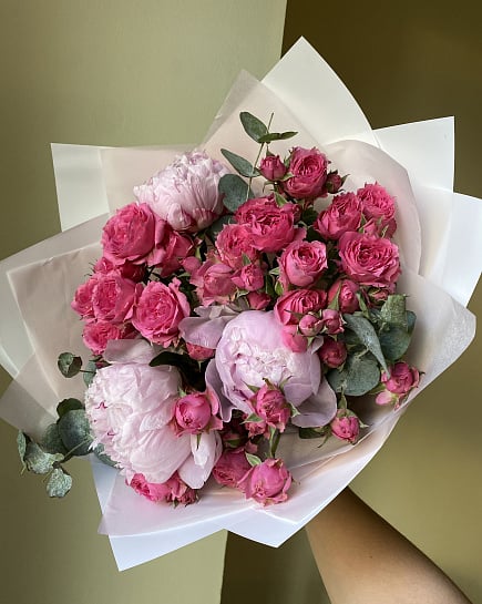 Розовое очарование с пионами и кустовыми розами with delivery to Astana