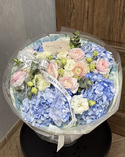 Небесная гармония с ранункулюсами с доставкой по Астане