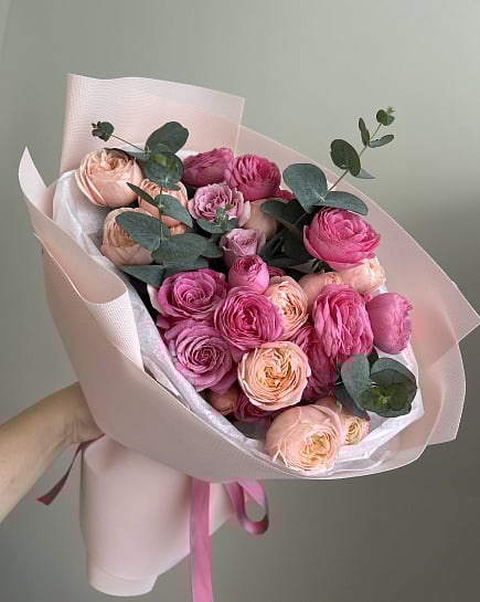 Букет из пионовидных роз нежных оттенков с доставкой по Астане