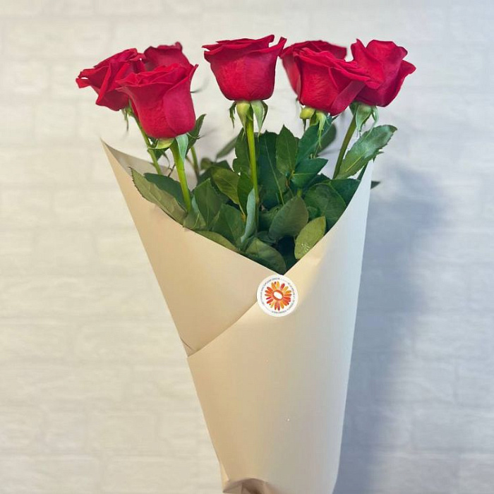 Bouquet of 7 long red roses 80 cm