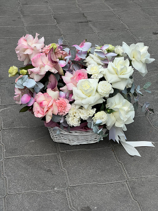 Basket White and pink