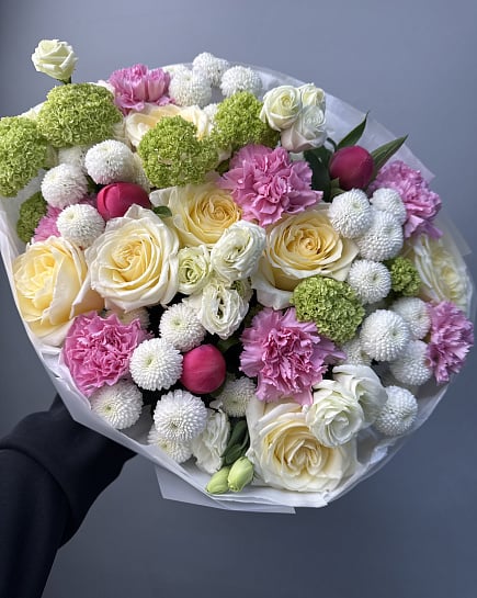 Пастельная палитра с розами и хризантемами с доставкой по Астане