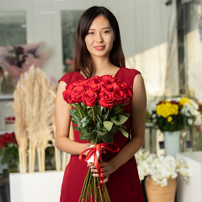 Bouquet of 25 red Dutch roses 50 cm