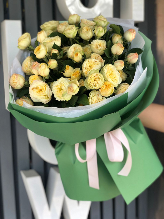 Bouquet of bush roses