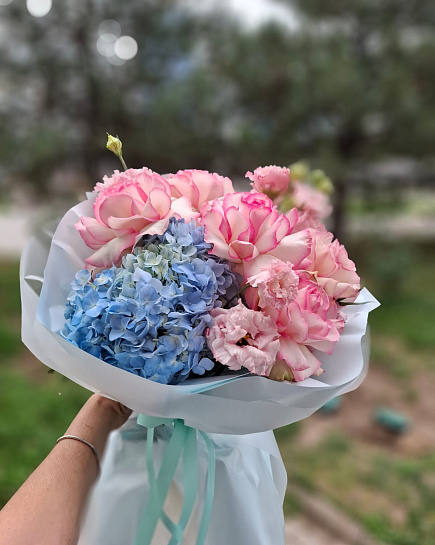 Розово-синий букет с гортензией и эустомой with delivery to Almaty